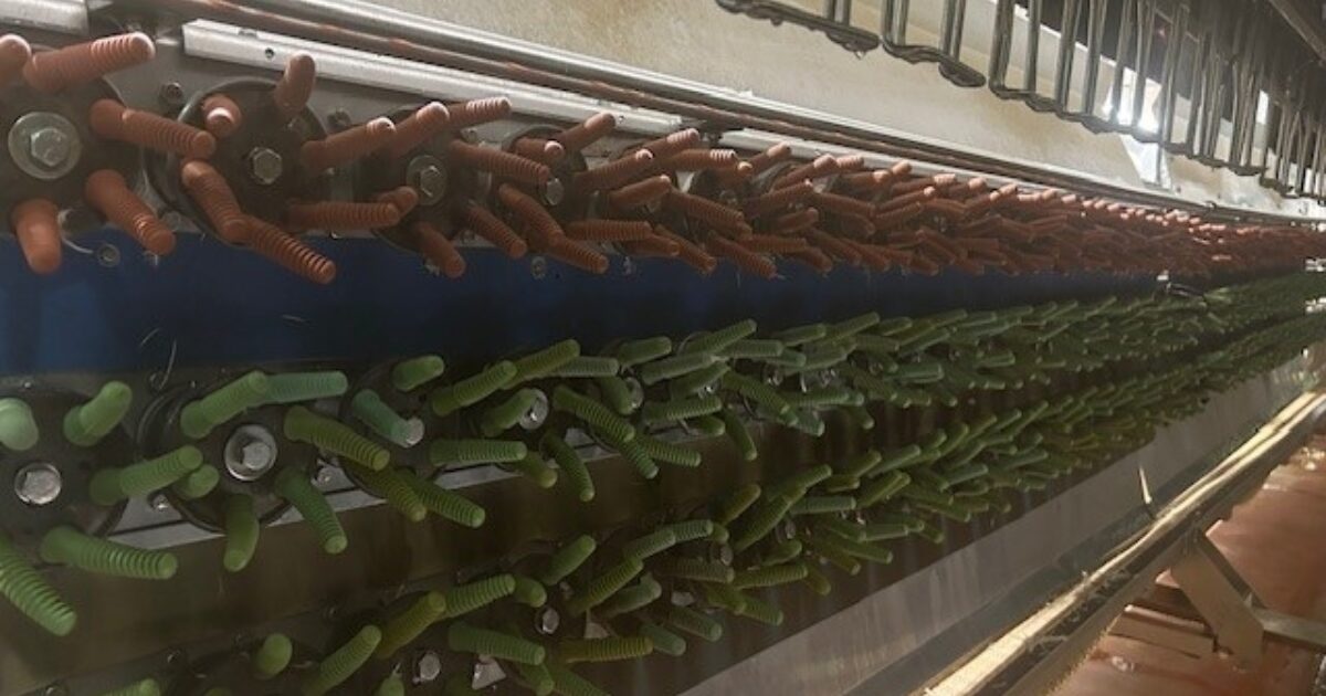 Plucking fingers last longer with Interflon LS2 | Interflon